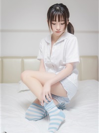 Rabbit Play Image VOL.049 Blue and White Striped Socks(19)